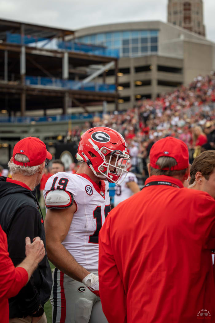 Georgia TE, Brock Bowers enters the injury tent vs the Vanderbilt Commodores / Photo - Brooks Austin